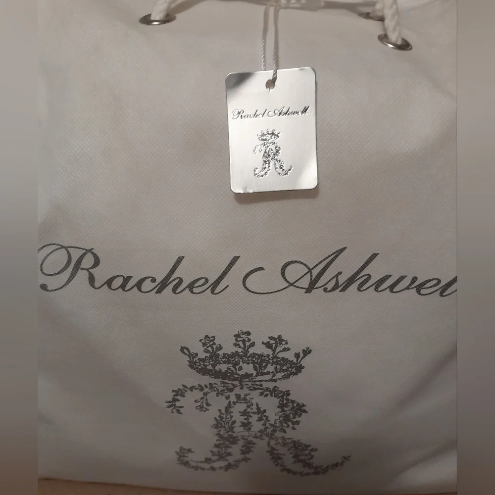 Brand New Rachel Ashwell Simply Shabby Chic GOOSE DOWN COMFORTER TWIN